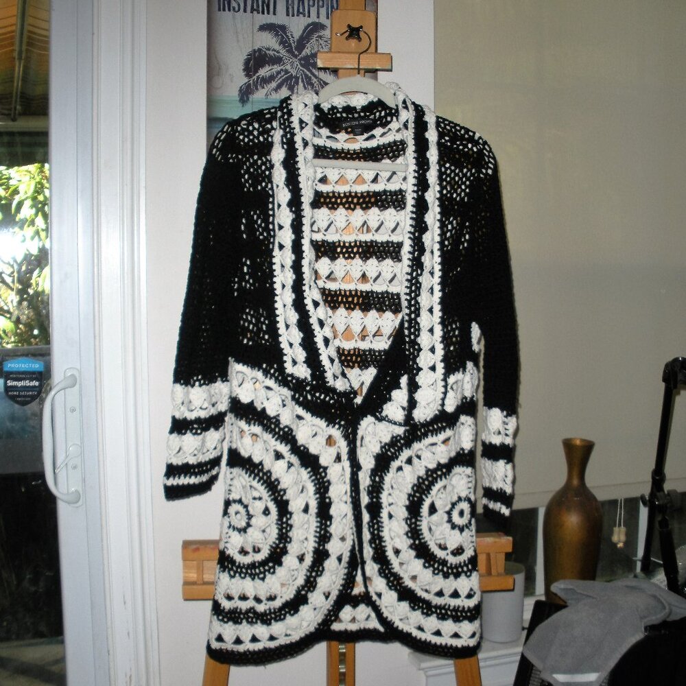 Boston Proper, long sleeved, black/white knit cardigan SZ M